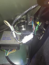 Where is the ABS Module in 1996 Facelift?-jag-wheelwell.jpg