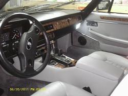 got the interior done on the Jag-2-daverb-139963-albums-xjs-interior-finally-done-10042-picture-front-seating-console-not-sure-if.jpg
