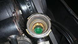 Coolant on the engine filler cap and A/C compressor-20140902_090854.jpg