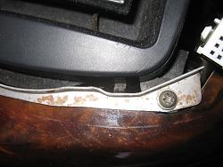 I Give Up- Anyone know the trick gear selector surrond removal?-img_4588.jpg