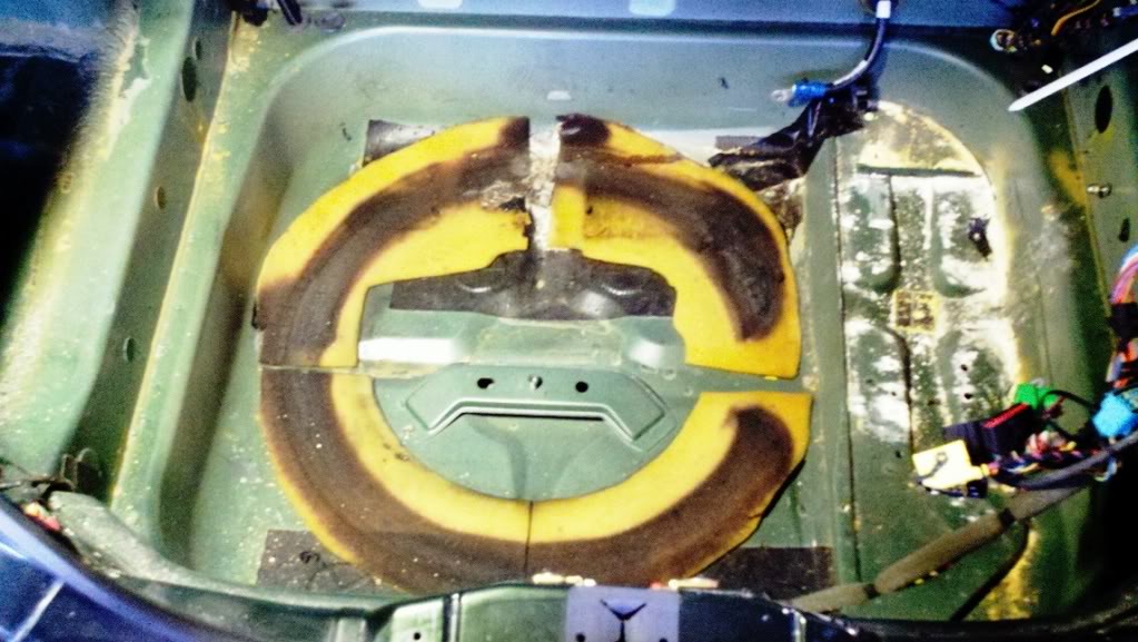 Name:  Bootelectronicsoutbeforerestoration12-17-2011.jpg
Views: 127
Size:  108.5 KB