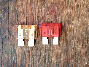 Dead radio? Fuses may look good but be bad!-fuses.jpg