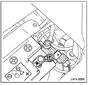 Un-attached cables in battery compartment-transit-relay.jpg