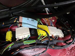 1998 XK8 stereo OEM upgrade-wiring-over-wheel-arch-boot-1024x768-.jpg