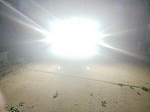 A visual of incandescants vs LED exterior lights.-dqzruvbm.jpg