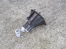 rear bumper bolt spinning-01-bumper-bracket-broken.jpg