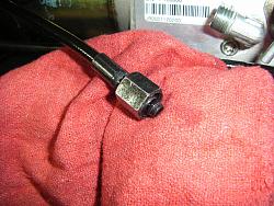 Convertible top: conversion to manual latch operation-latch-hose-female-showing-seal.jpg