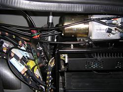 Convertible top: conversion to manual latch operation-bottle-reservoir.jpg
