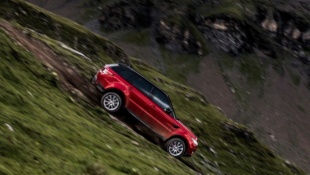 Watch the Former Stig Manhandle a Range Rover Sport Down Inferno Hill