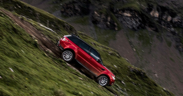 Watch the Former Stig Manhandle a Range Rover Sport Down Inferno Hill