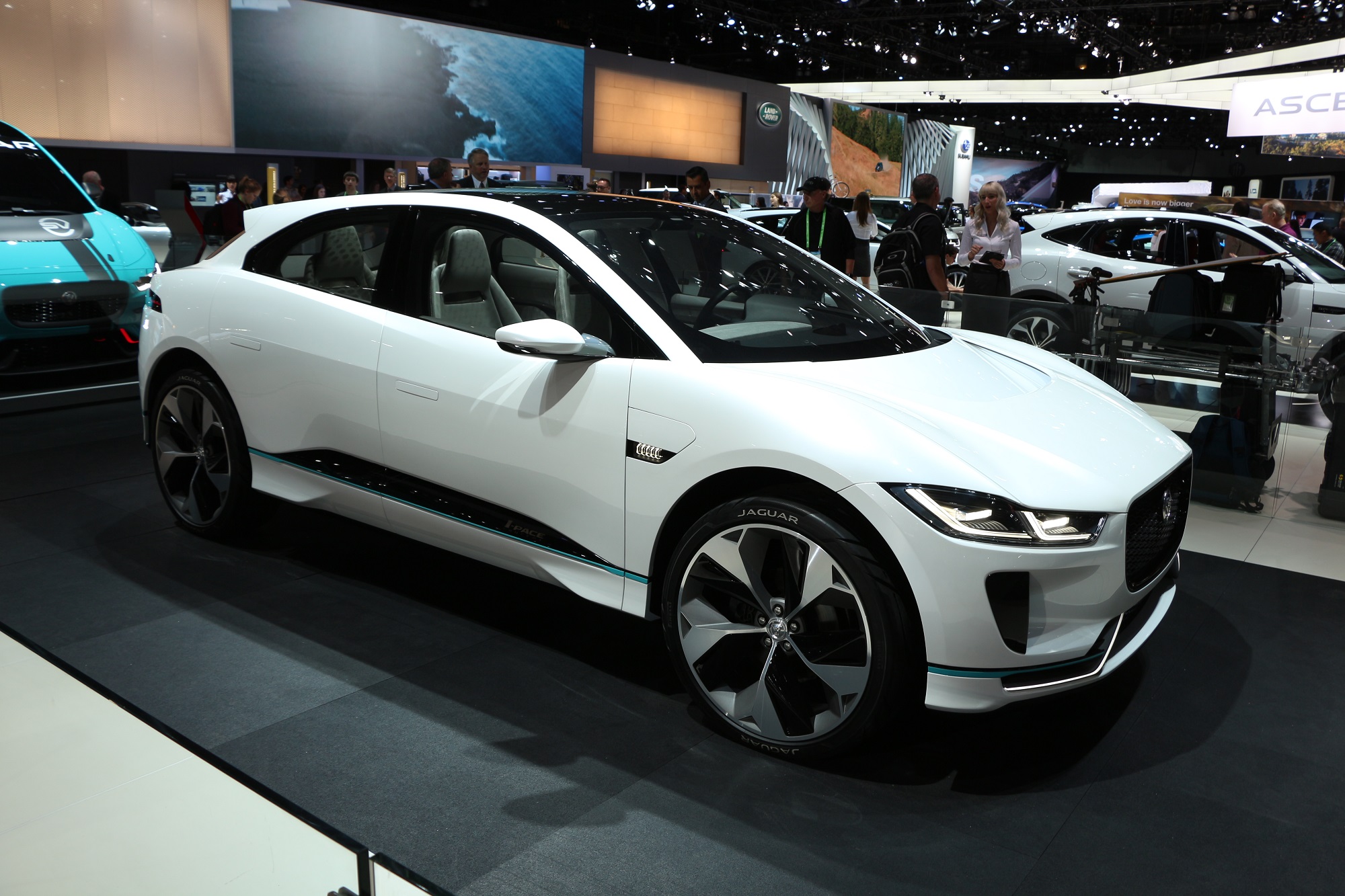 Jaguarforums.com 2018 2017 Jaguar I-PACE EV LA Los Angeles Auto Show Hybrid Electric eTrophy Race Car I-TYPE FIA Formula E