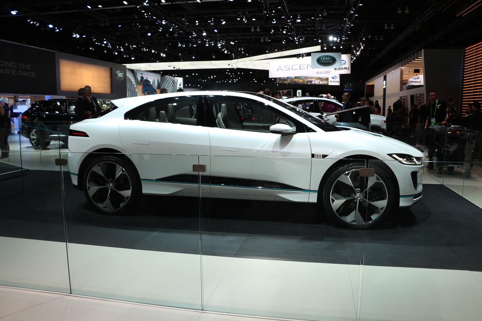 Jaguarforums.com 2018 2017 Jaguar I-PACE EV LA Los Angeles Auto Show Hybrid Electric eTrophy Race Car I-TYPE FIA Formula E