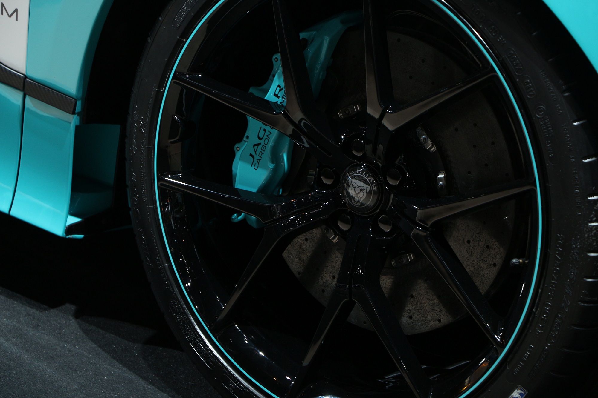 Jaguarforums.com 2018 2017 Jaguar I-PACE EV LA Los Angeles Auto Show Hybrid Electric eTrophy Race Car I-TYPE FIA Formula E