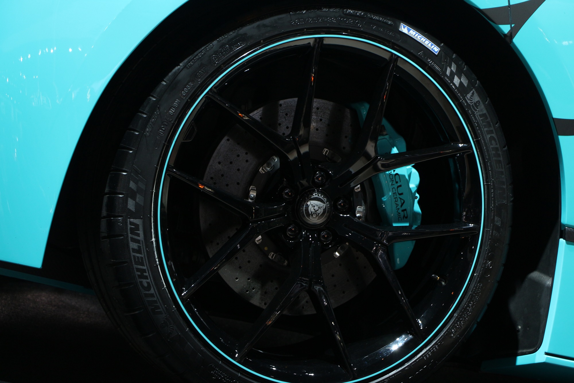 Jaguarforums.com 2018 2017 Jaguar I-PACE EV LA Los Angeles Auto Show Hybrid Electric eTrophy Race Car I-TYPE FIA Formula E