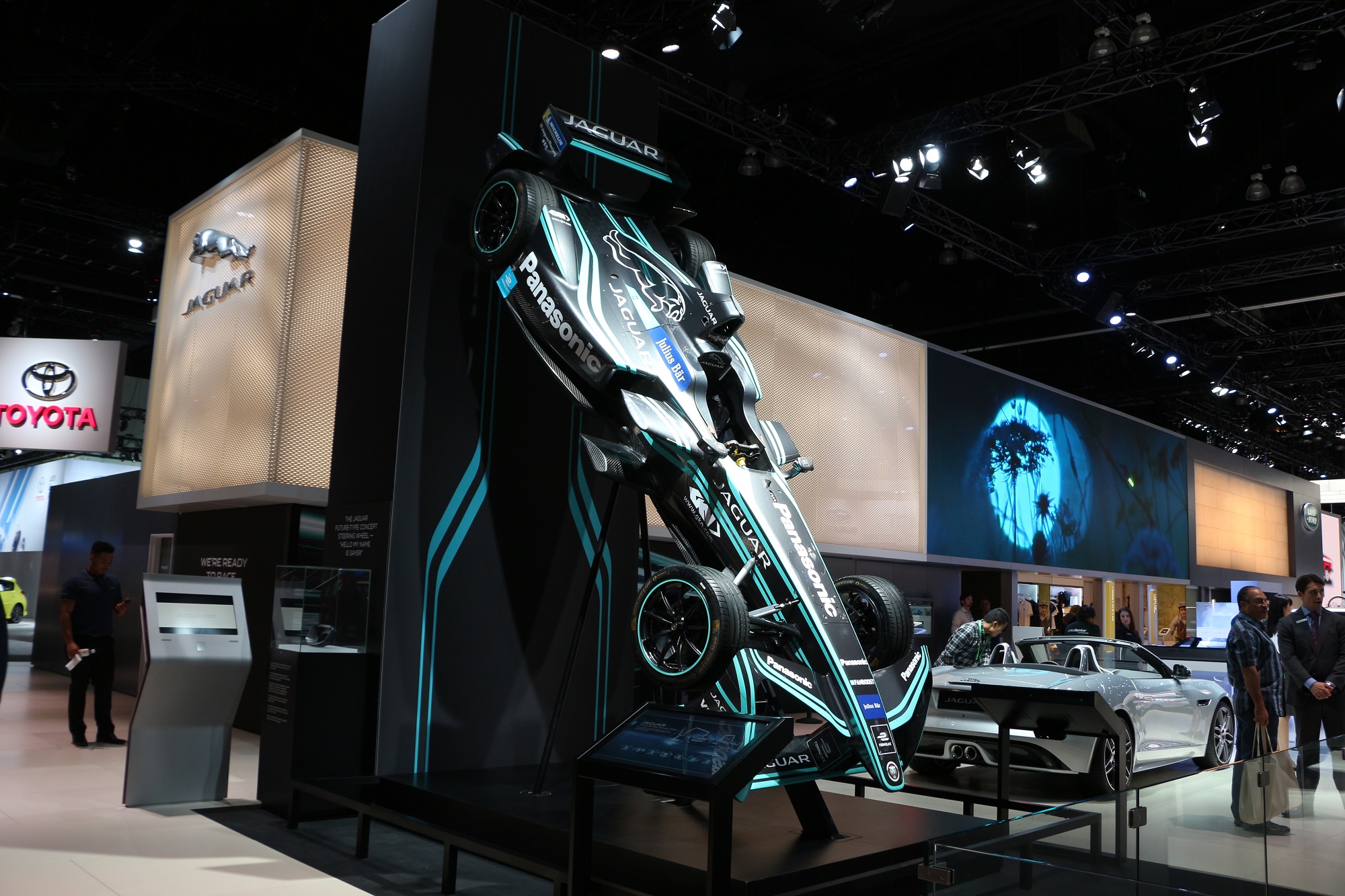 Jaguarforums.com 2018 2017 Jaguar I-PACE EV LA Los Angeles Auto Show Hybrid Electric eTrophy Race Car I-TYPE FIA Formula E