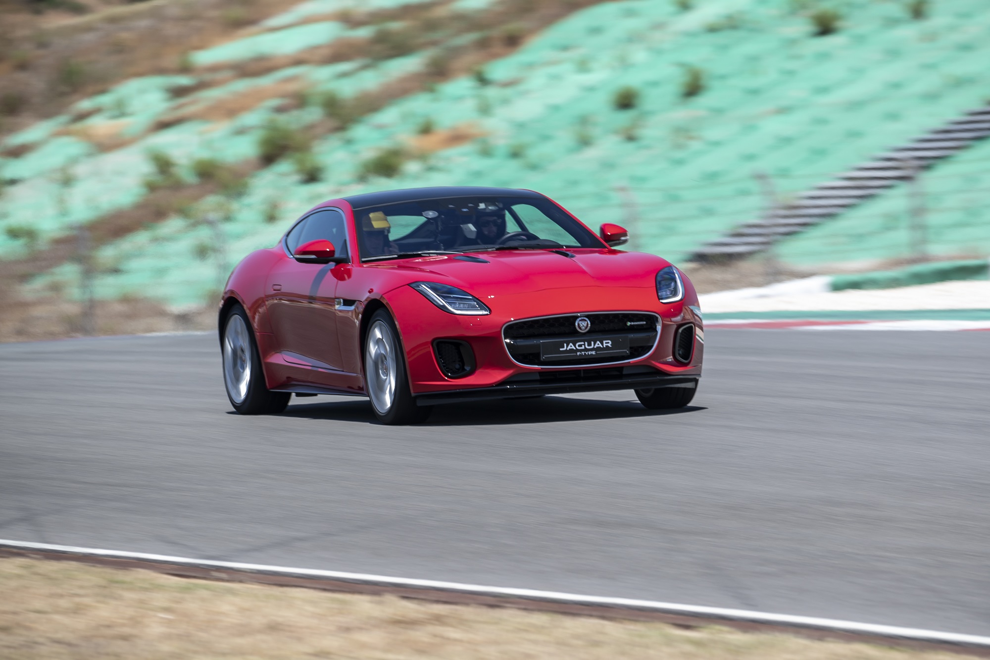 Jaguarforums.com 2018 2019 Jaguar I-PACE EV Electric Vehicle Review News Drive