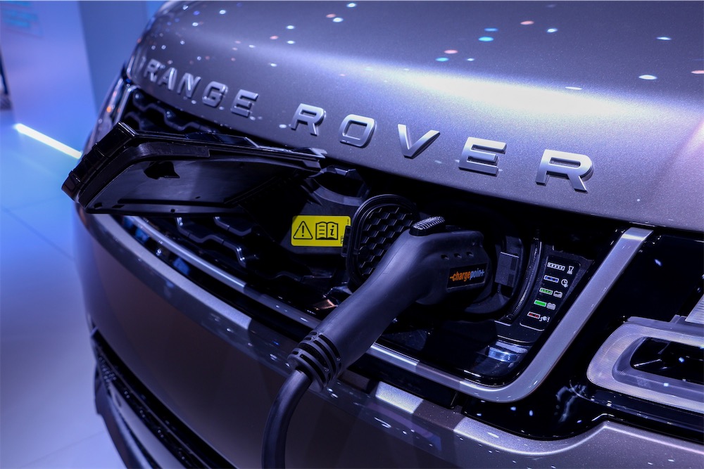 Range Rover P400e plug-in hybrid (PHEV).