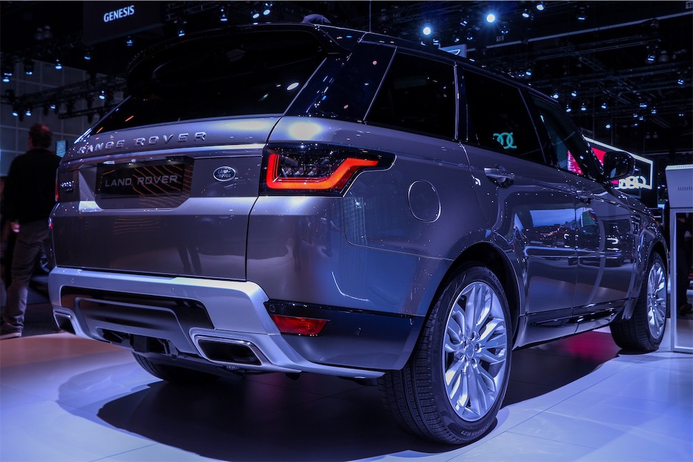 Range Rover P400e plug-in hybrid (PHEV).
