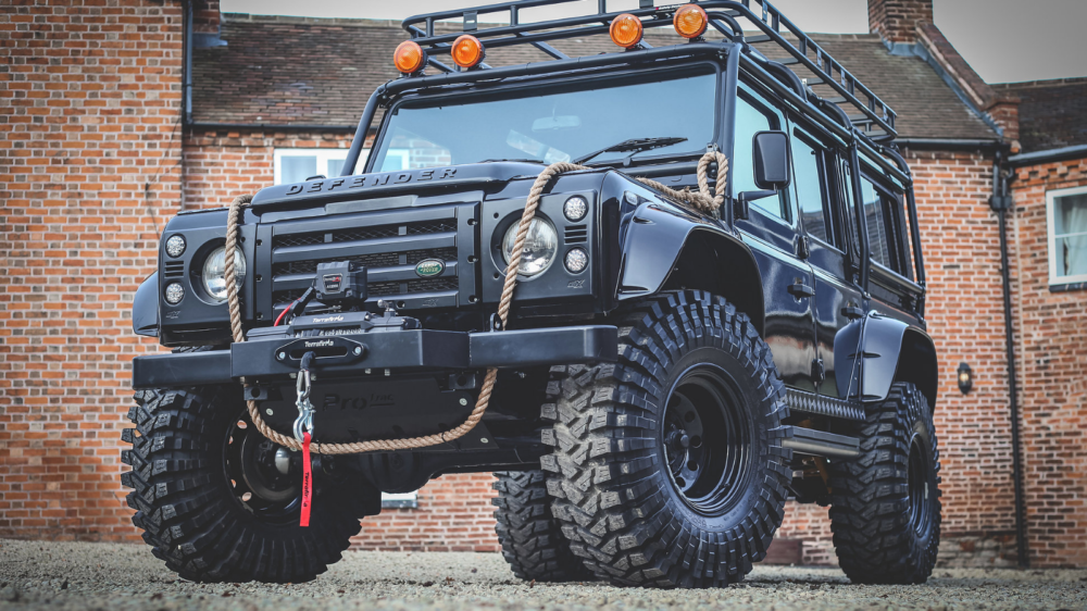Spectre Land Rover Defender