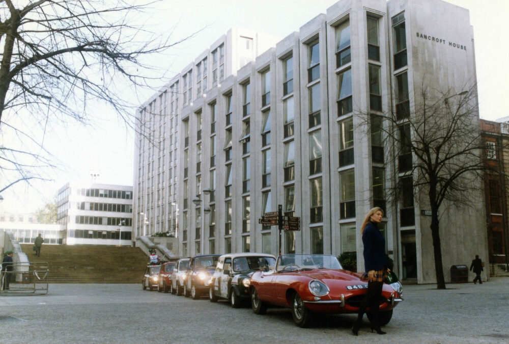 Jaguar E-Type Roadster + Minis