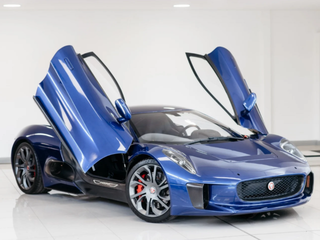 Jaguar C-X75 + James Bond "Spectre" Stunt Car