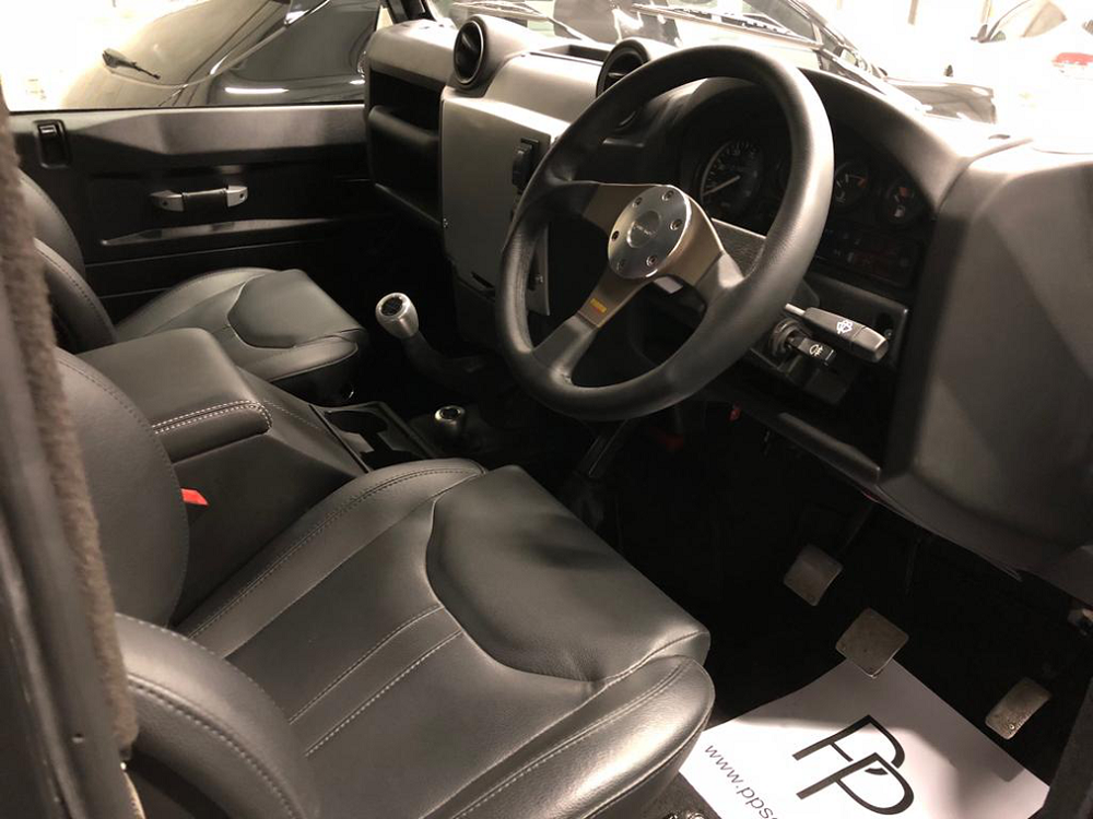 Land Rover Defender 90 Pickup