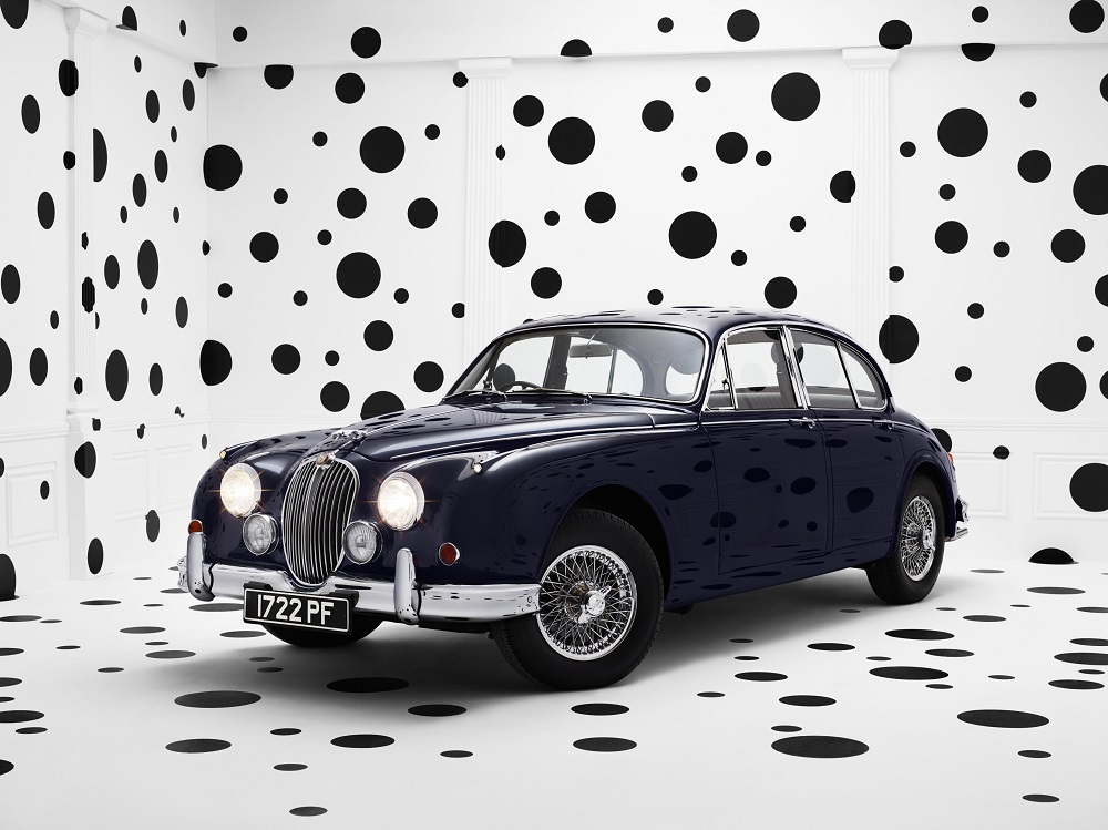 Jaguar Celebrates 60th Anniversary of Mk 2 with High-fashion Photos
