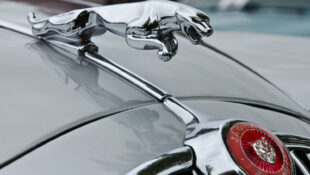 Jaguar Mk II (1964) leaper hood ornament
