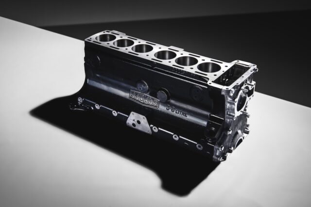 3.8 L XK ENGINE BLOCK