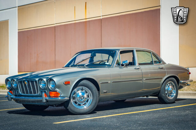 1972 Jaguar XJ6 Restomod