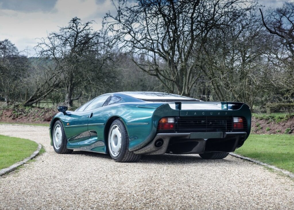 Jaguar XJ220