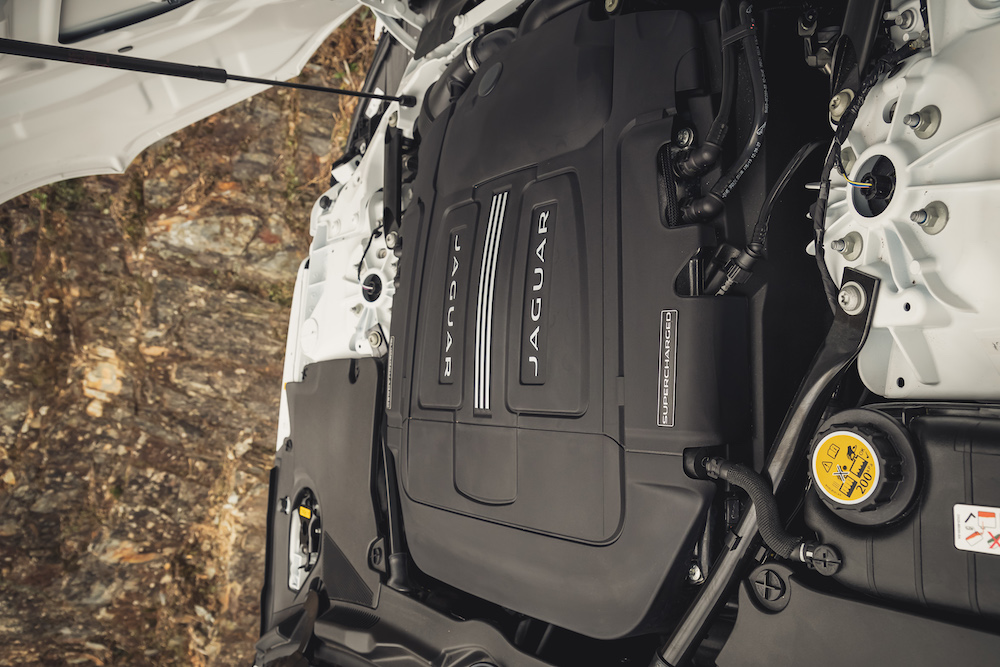 New Jaguar F-TYPE_R-Dynamic P450 RWD_