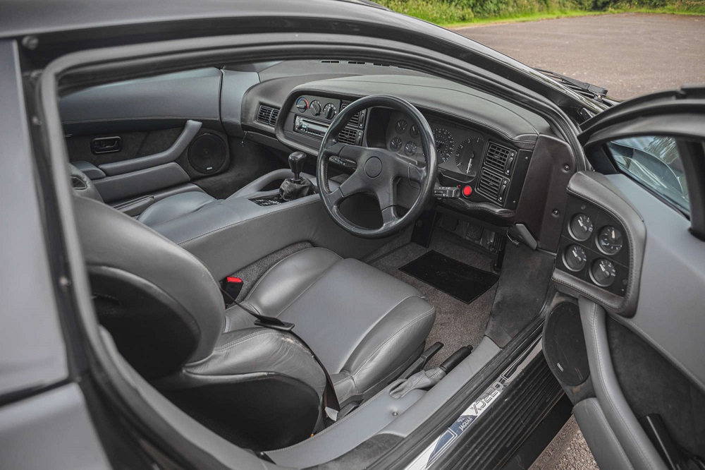 Jaguar XJ220