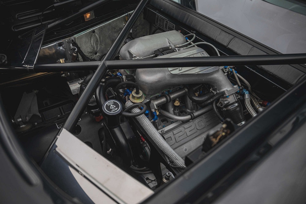 Jaguar XJ220