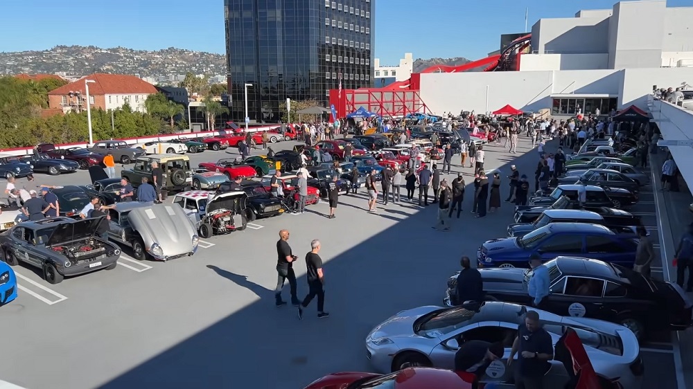 Peanut Gallery Reacts to Tesla-Swapped Jaguar Mark V